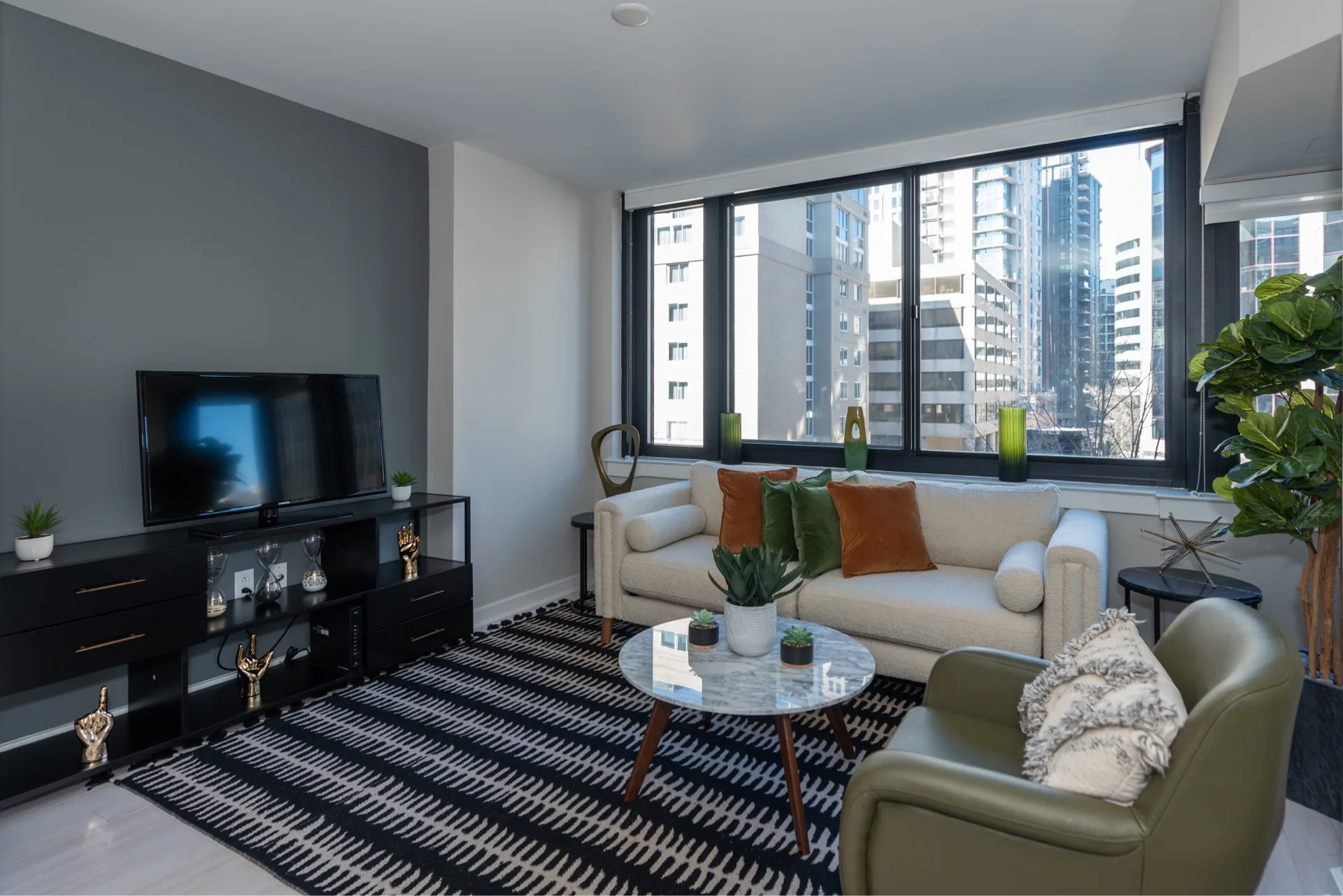 Plenty of space for furniture in the living room