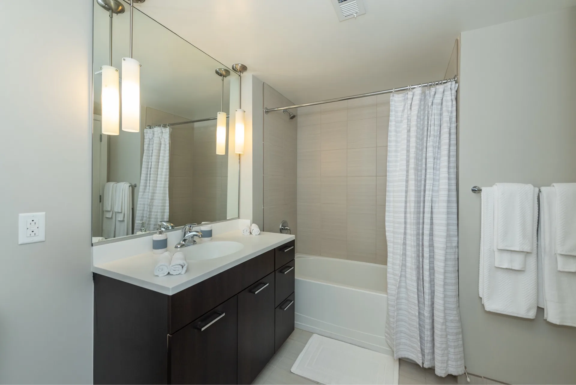 Bathroom with luxury finishes